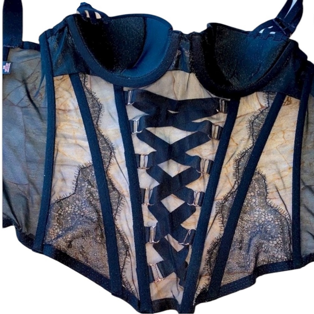 Victoria Secret Chantilly Lace Meah Corseted Bustier size 34C - Picture 10 of 16